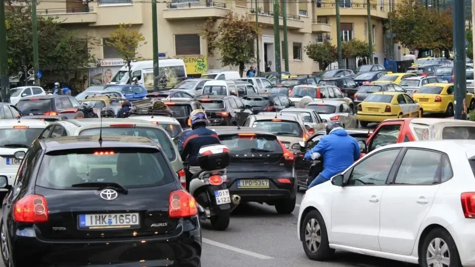 greek traffic chaos image from milletnews.com