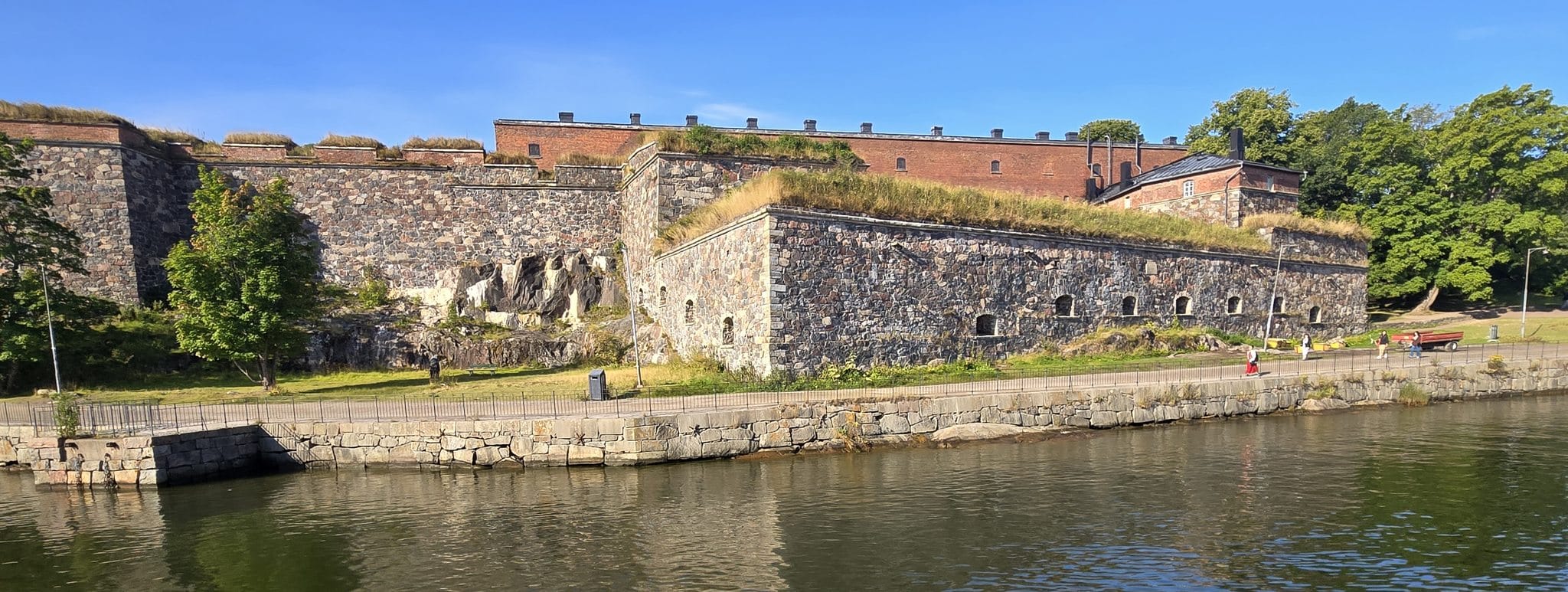 Visiting Suomenlinna: The Ferry, the Best Time to Arrive, and Why I’d Book a Guide